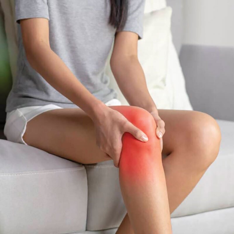 woman with knee pain