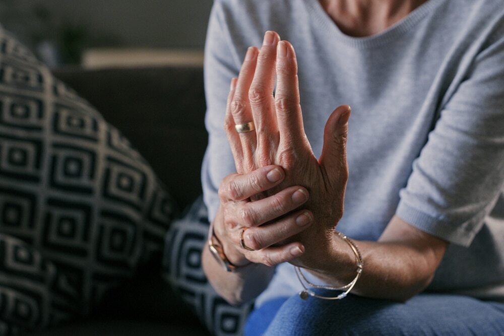 hand and finger pain chiropractic treatment