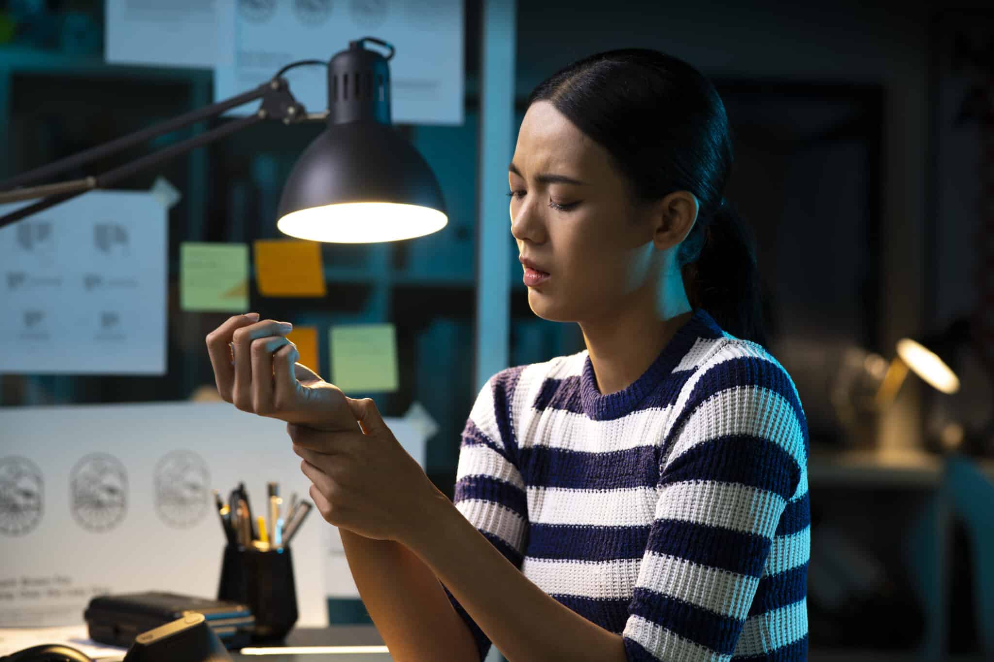 Do Wrist Strains Hurt More at Night?