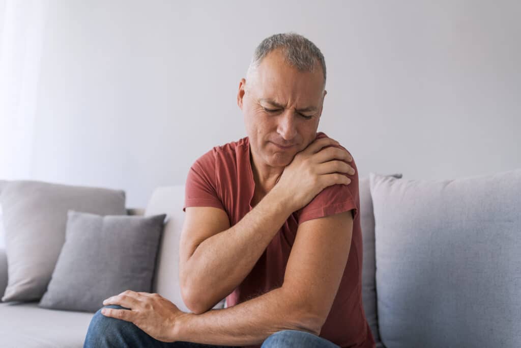 Does a Rotator Cuff Tear Hurt When Resting?