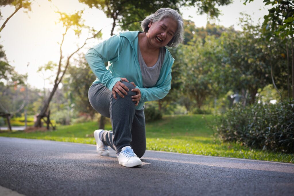 How Do You Know if You Have a Knee Sprain or Strain?