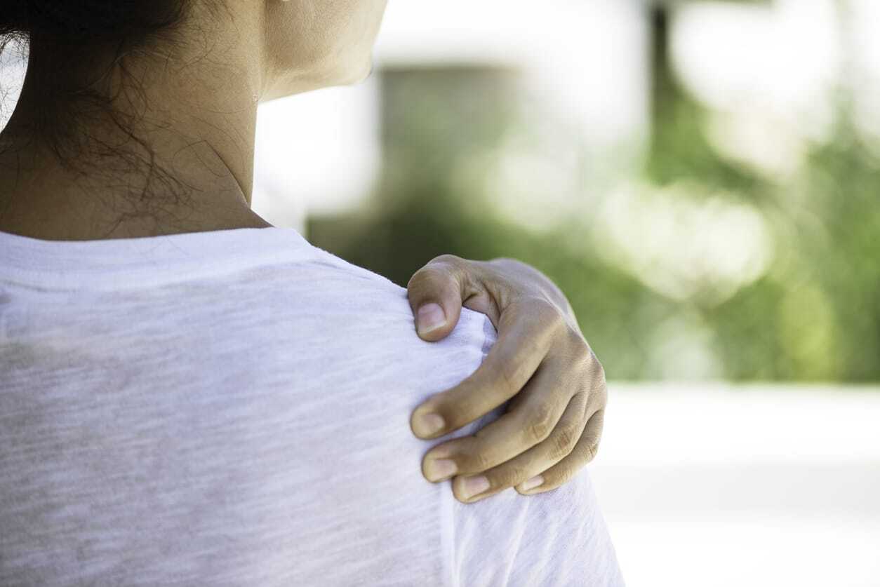 is it okay to push through rotator cuff tears