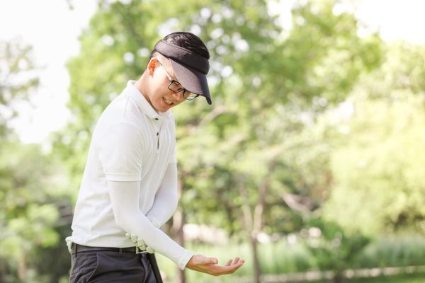 does golfers elbow go away on its own