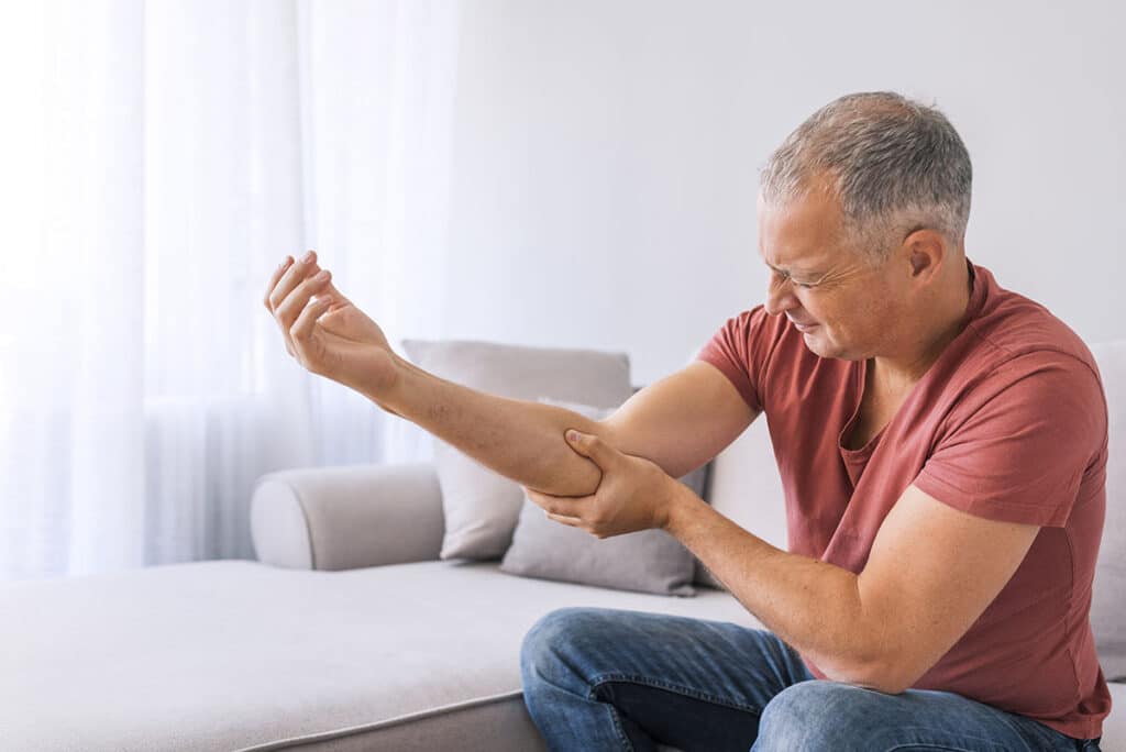 does cubital tunnel syndrome go away on its own