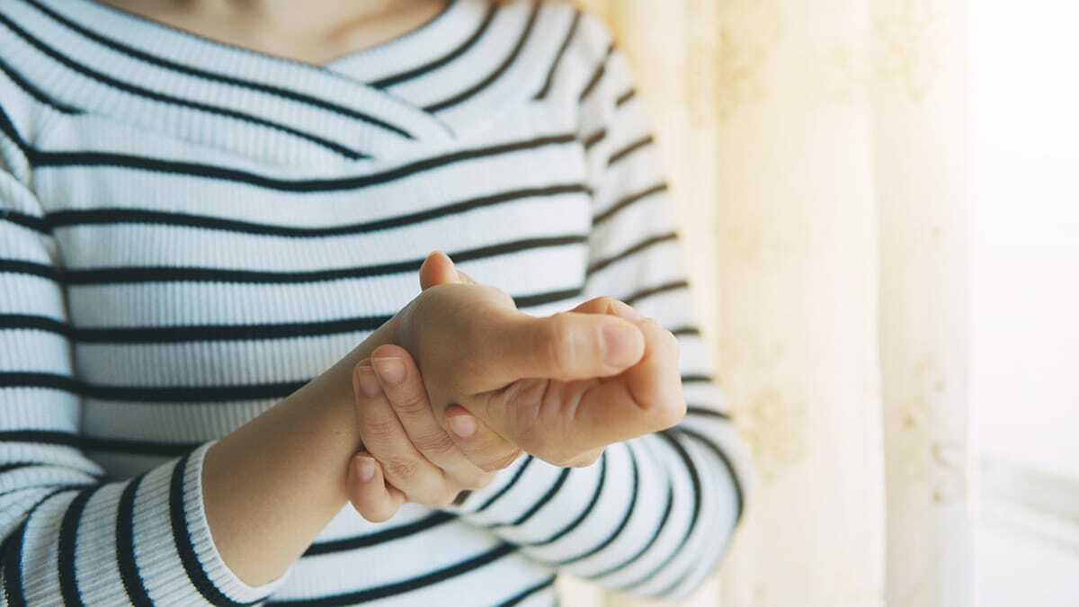 best ways to treat thumb ucl sprains