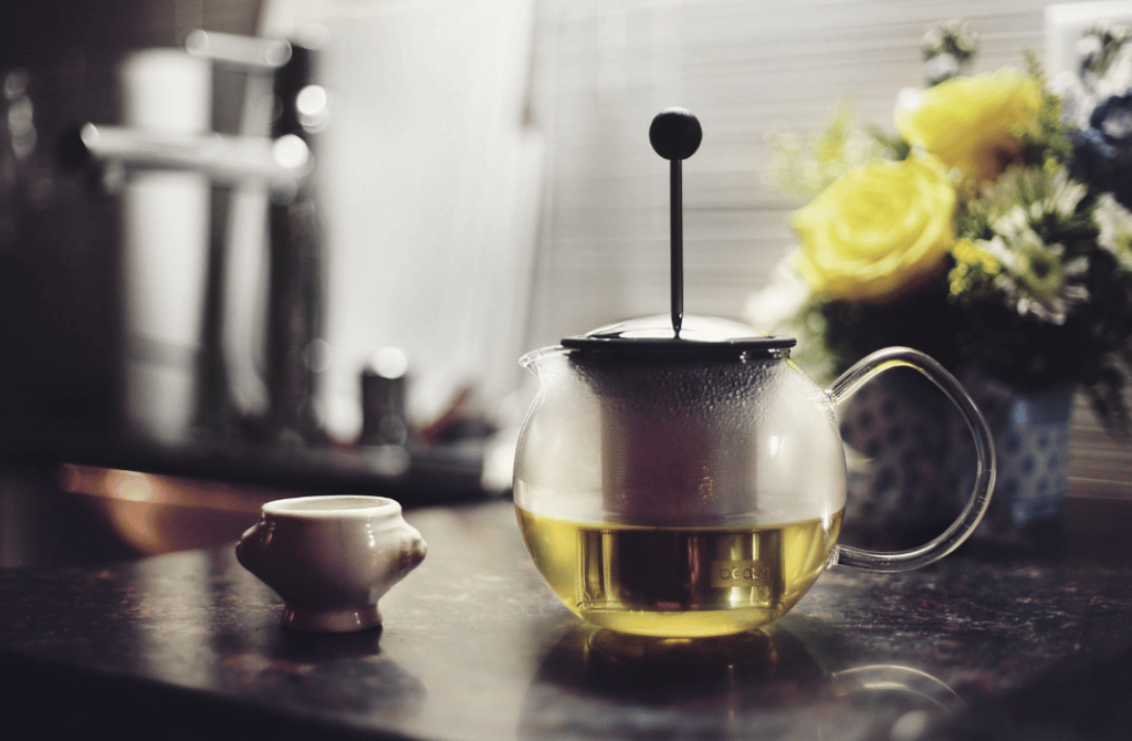 drink green tea - Healthy Eating on a Budget