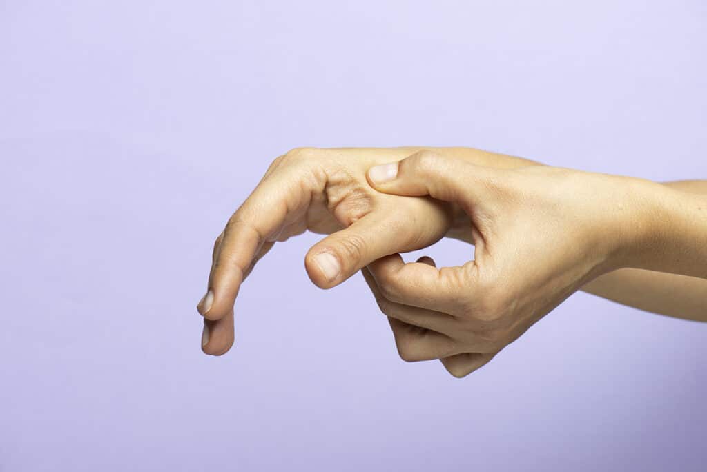 best ways to treat thumb strains