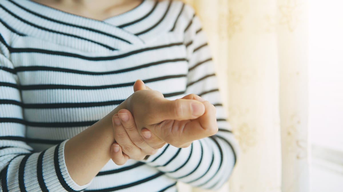 best ways to treat thumb ucl sprains