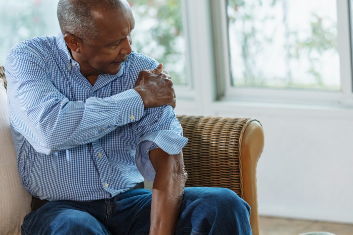 does a rotator cuff tear go away on its own