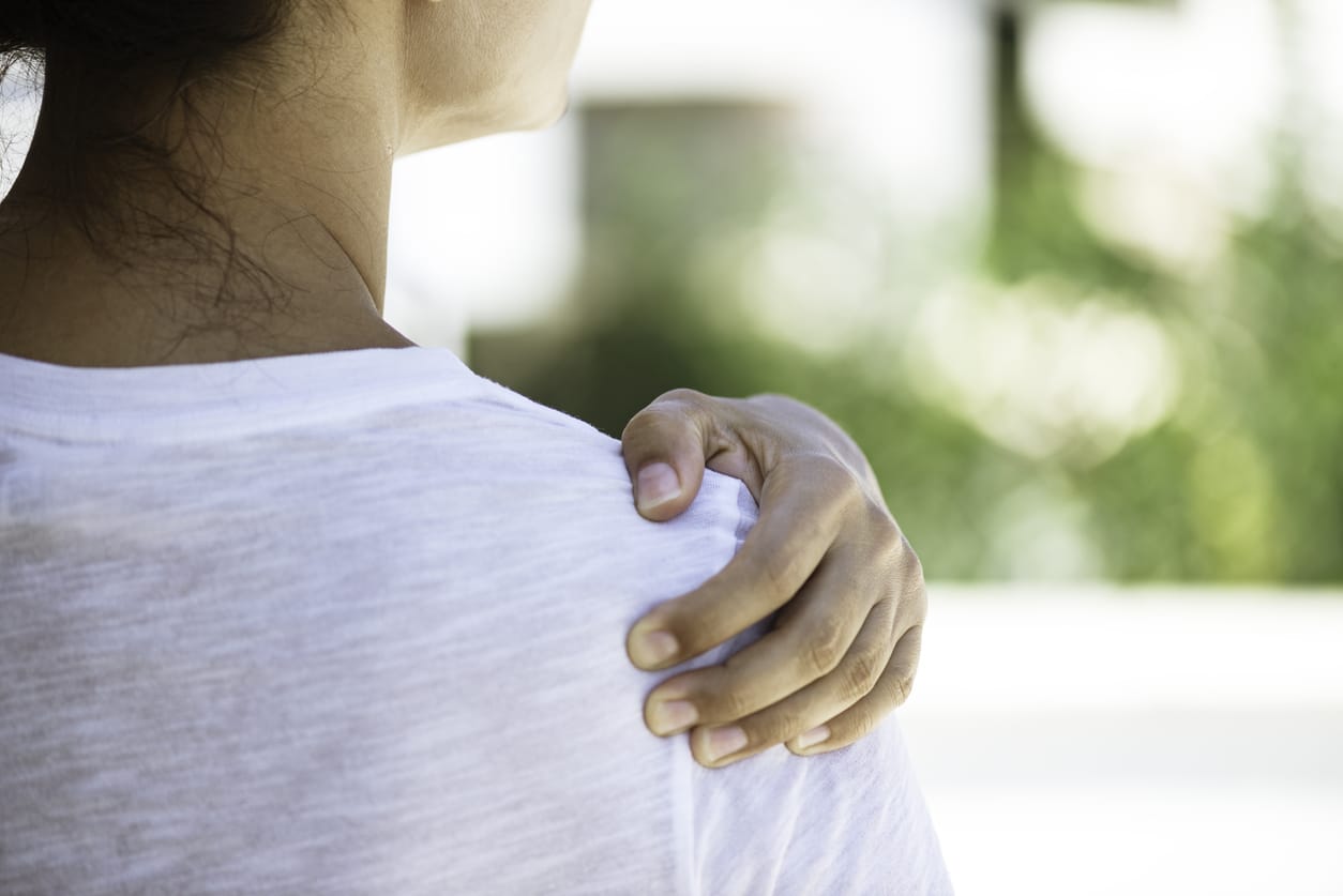 is it okay to push through rotator cuff tears