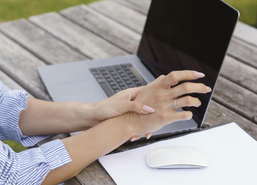 Can Dehydration Make Wrist Strains Worse?