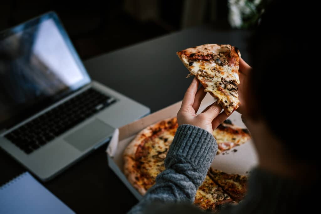 Does Disordered Eating Happen More at Night?