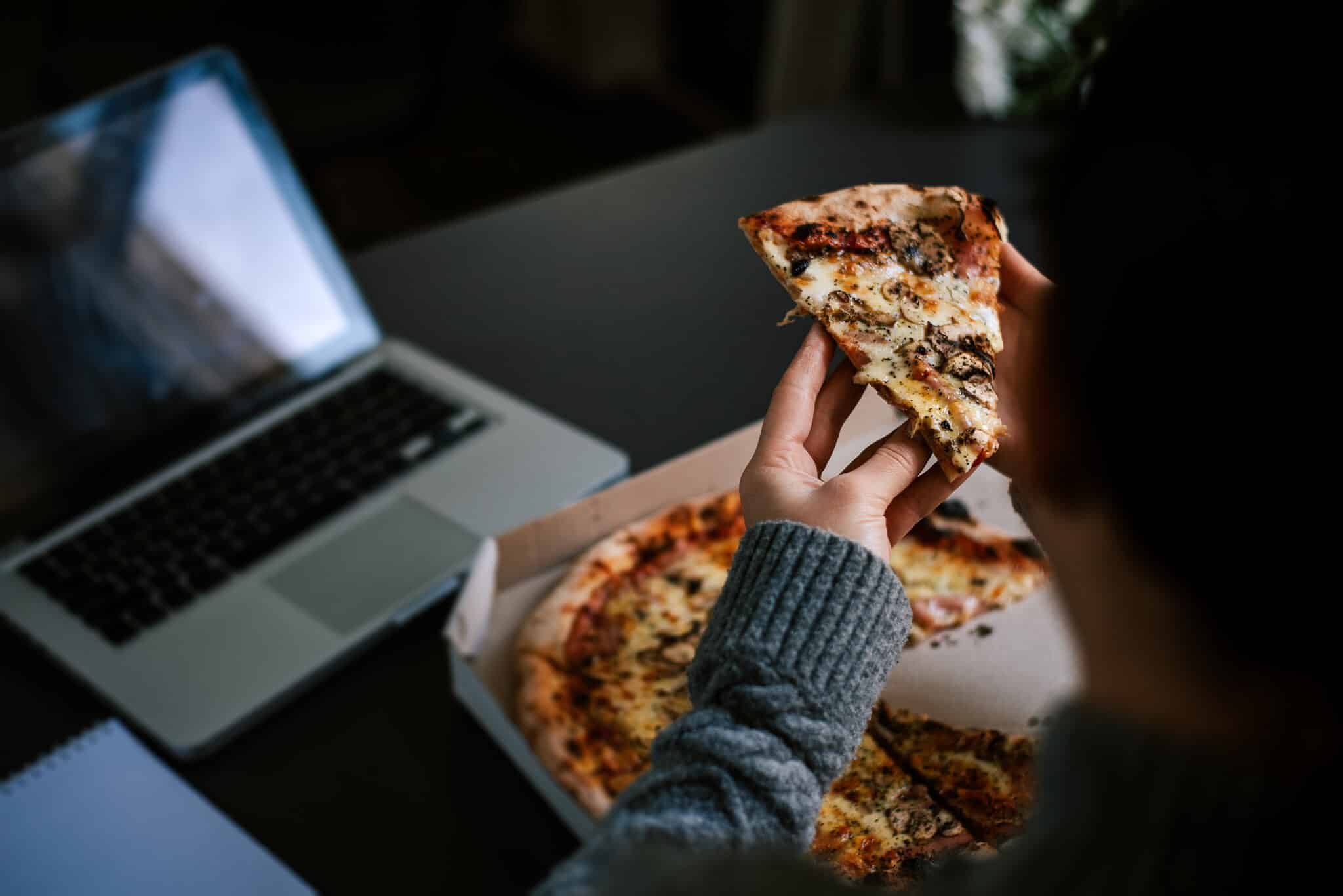 Does Disordered Eating Happen More at Night?