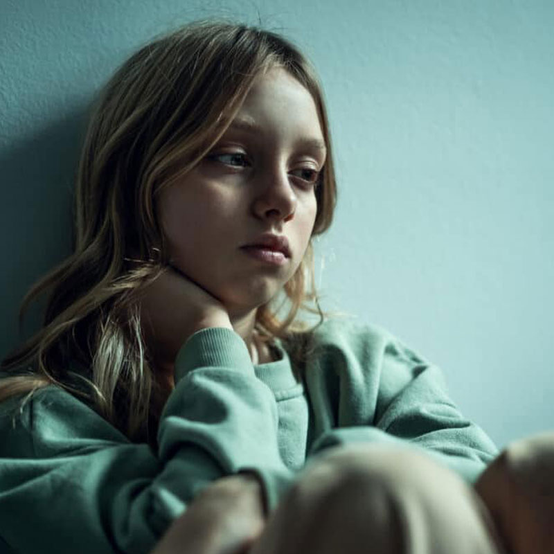 young girl dealing with loneliness